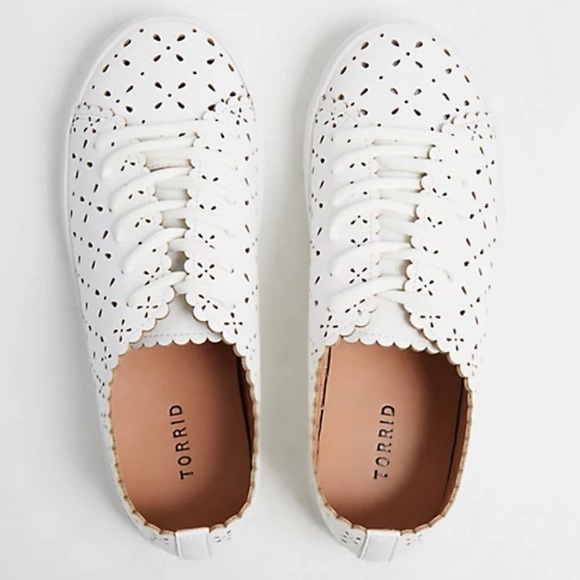 💕SOLD💕Torrid WHITE FAUX LEATHER LASER CUT SNEAKER (WW) size 9 - Picture 2 of 5